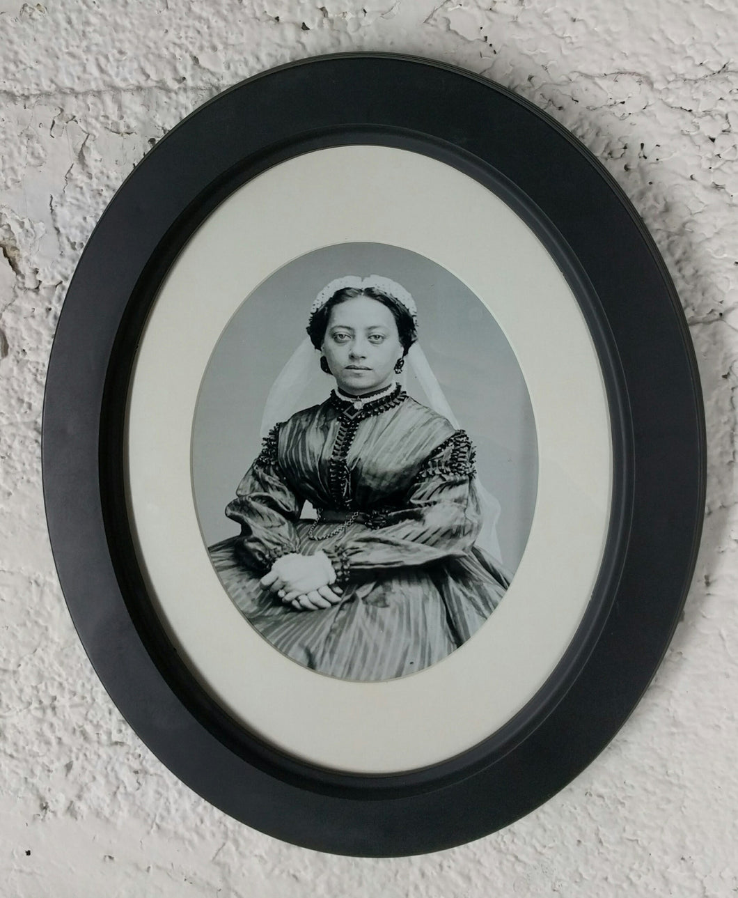 3028 Round Black and White Photo of Woman Victorian Era
