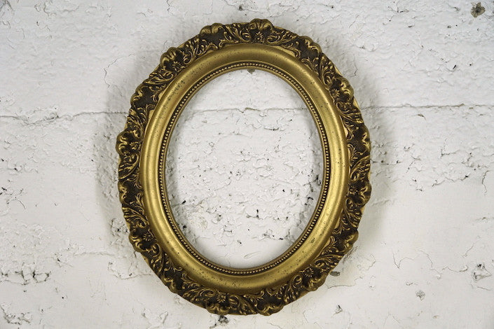 6005 Vintage Gold Oval Frame with Filigree