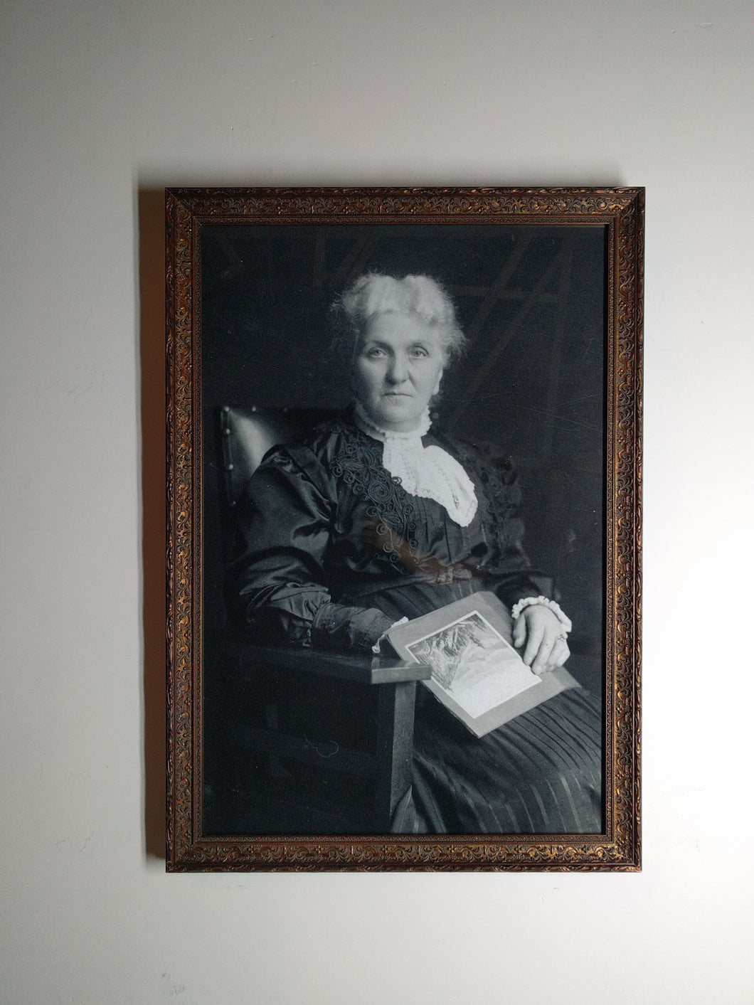 3039 Black and White Portrait of Seated Older Woman