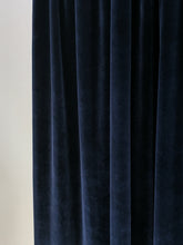 Load image into Gallery viewer, 9069 - Blue Velvet - Vintage Pleated Hooks
